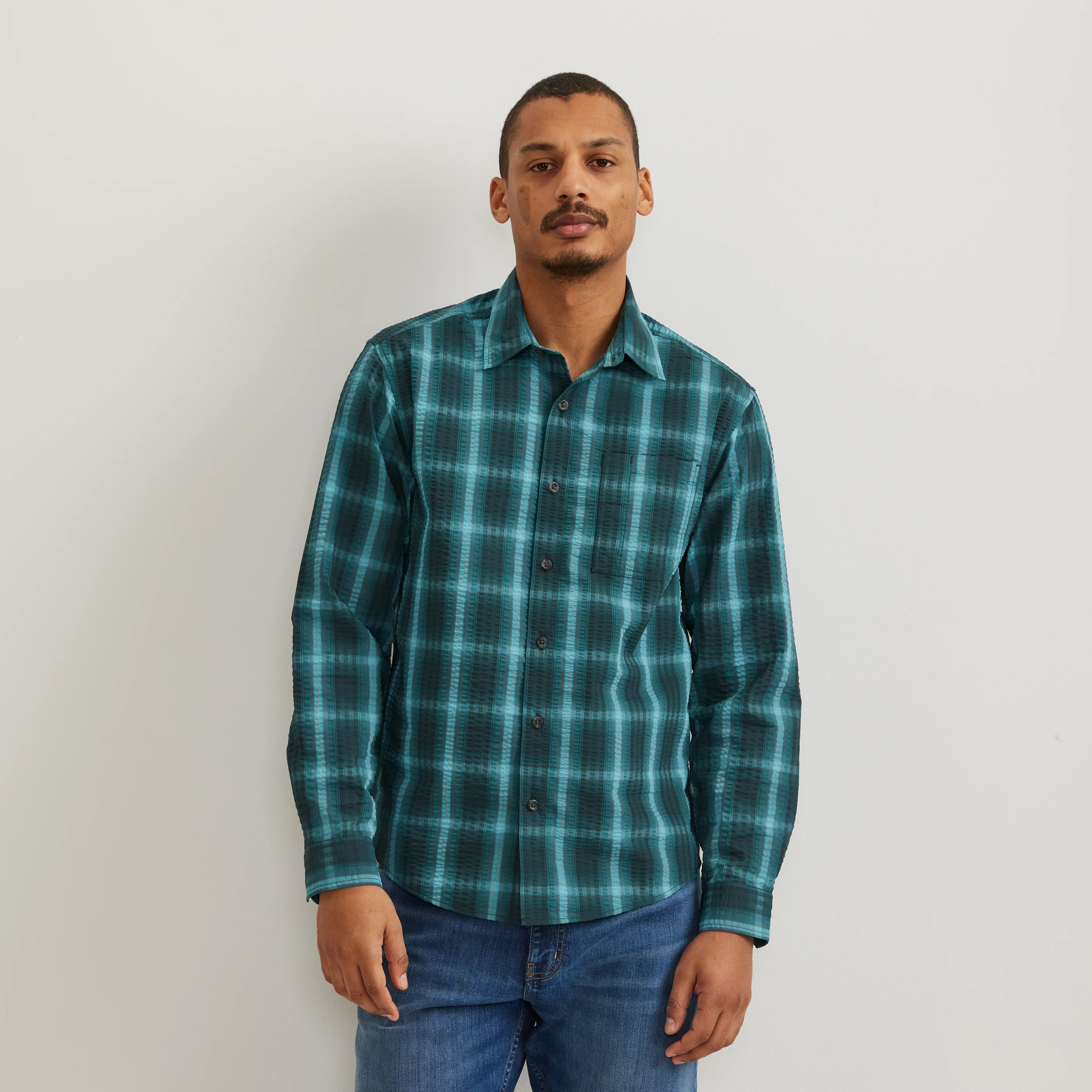Men's Long-Sleeve Pack It 3.0 Seersucker Shirt - Image 4