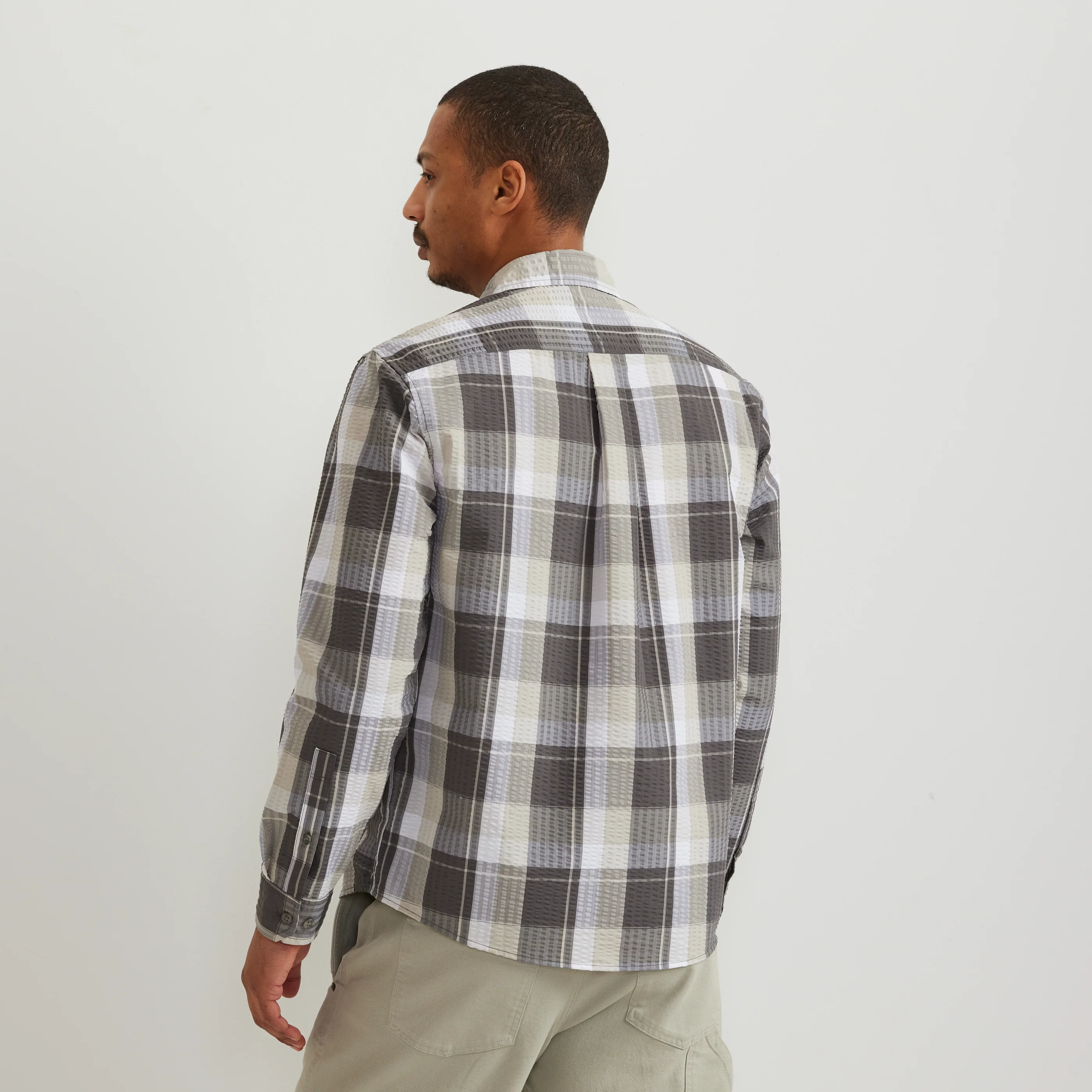 Men's Long-Sleeve Pack It 3.0 Seersucker Shirt - Image 6