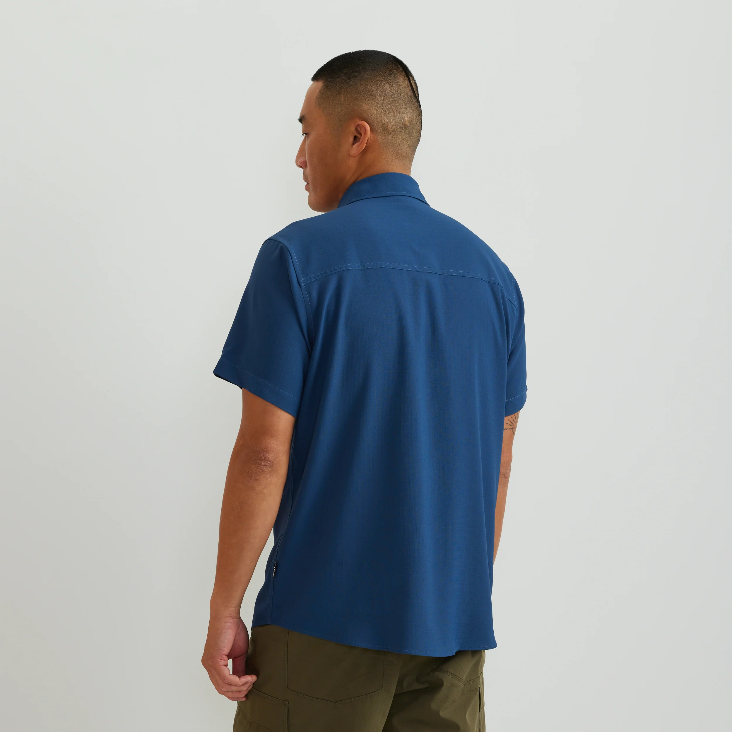 Men's Short Sleeve Destination Shirt-Solid - Image 7