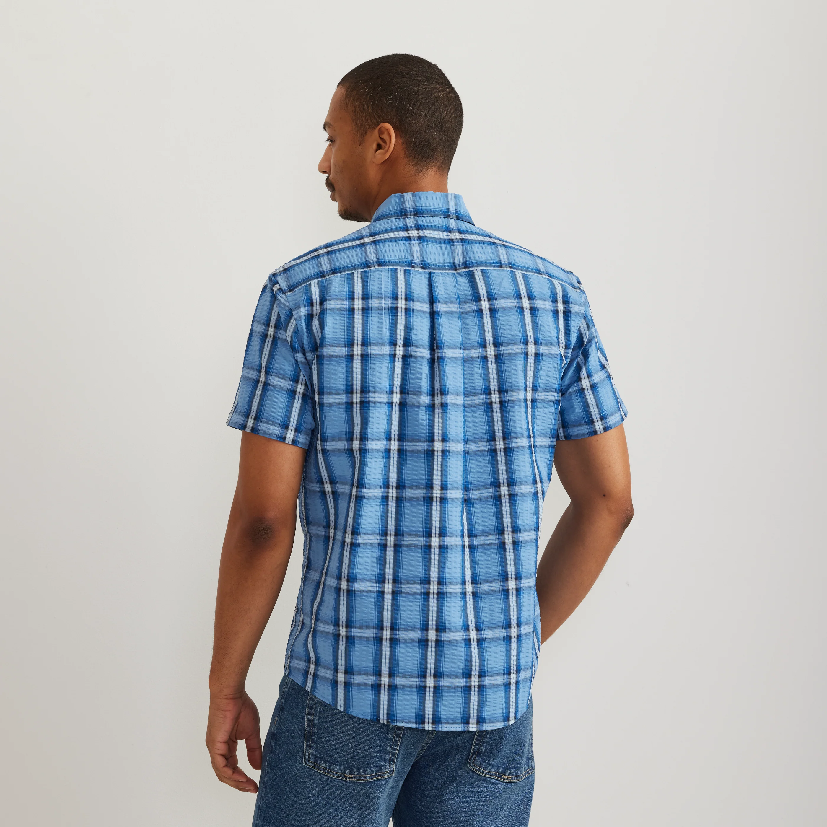 Men's Short-Sleeve Pack It 3.0 Seersucker Shirt - Image 10