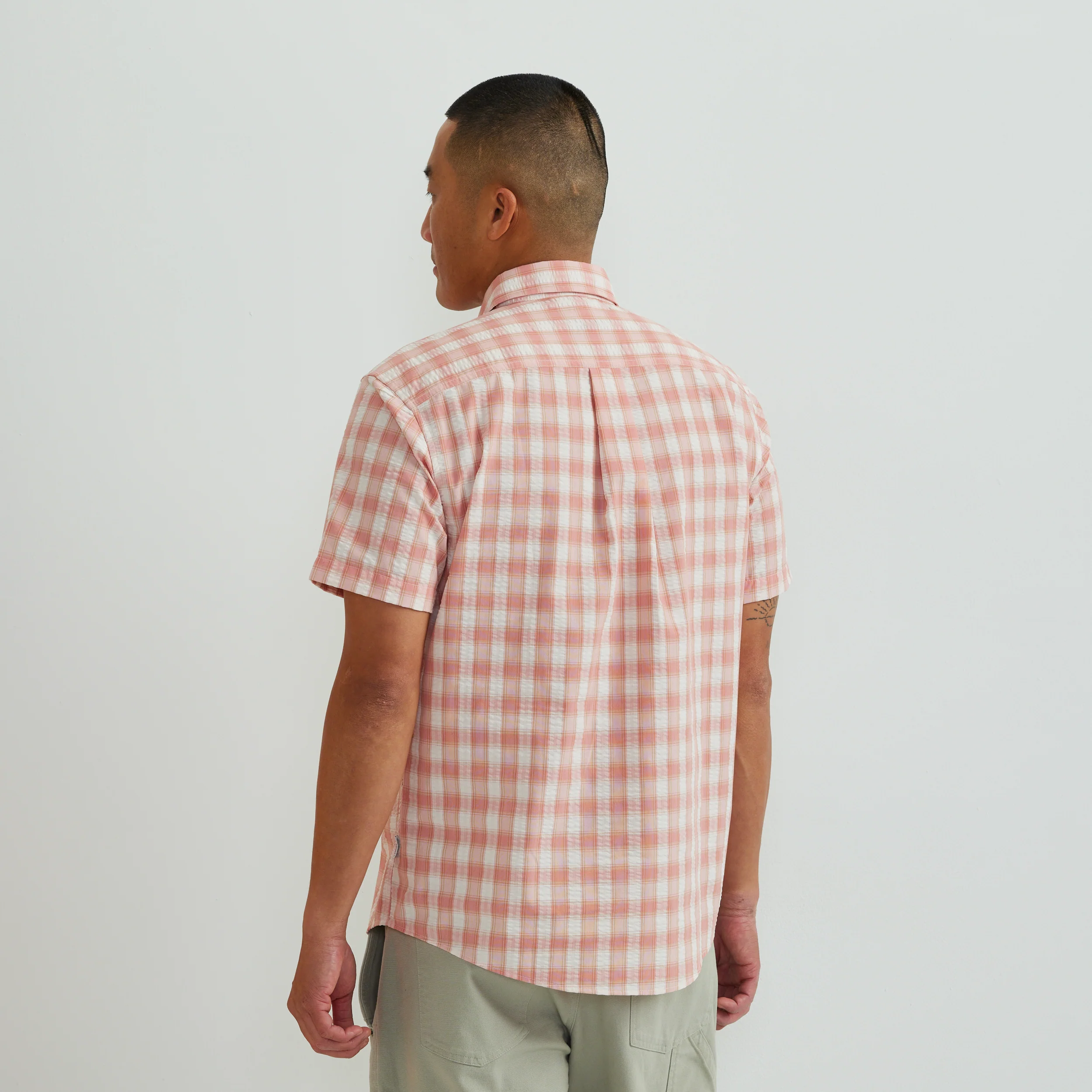 Men's Short-Sleeve Pack It 3.0 Seersucker Shirt - Image 11