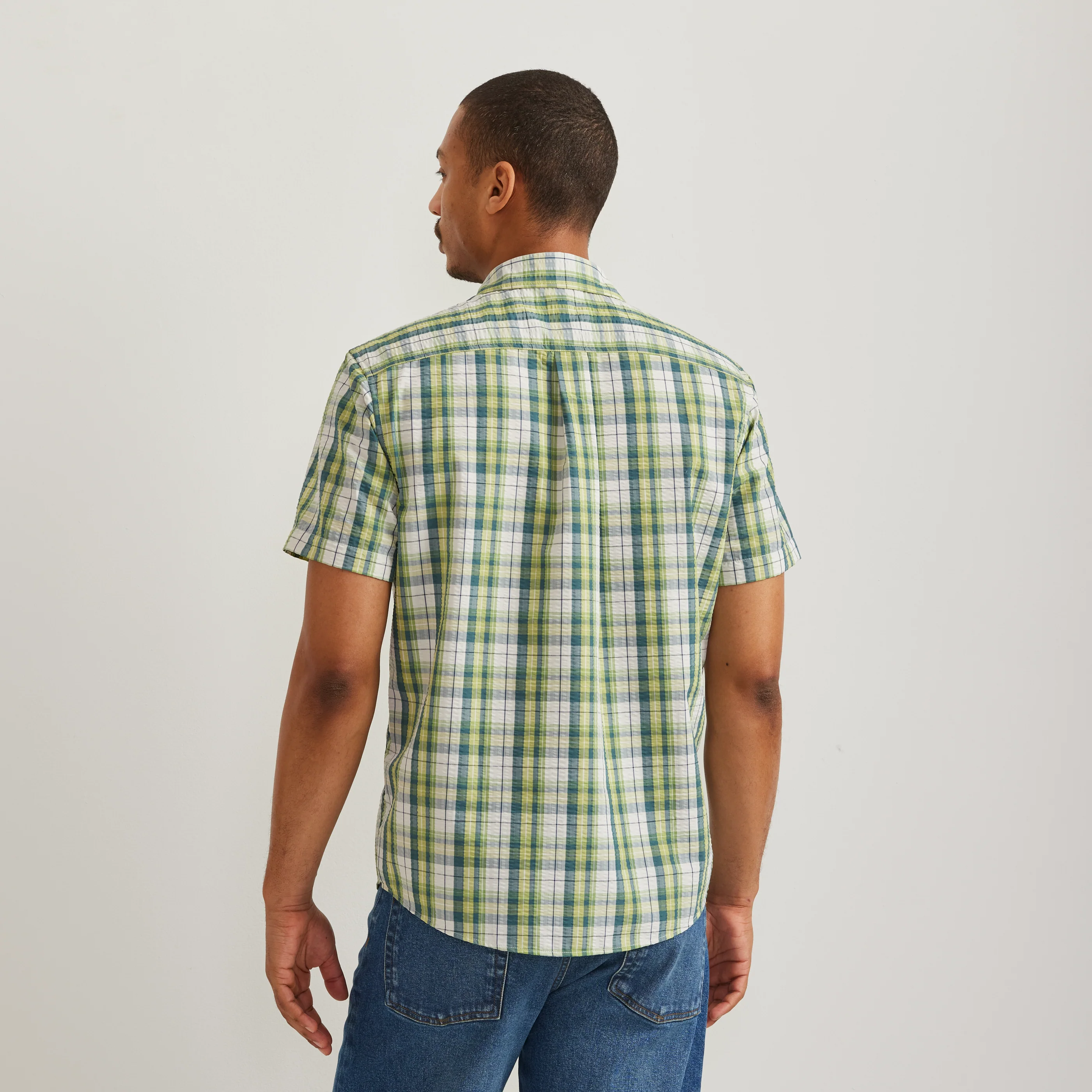 Men's Short-Sleeve Pack It 3.0 Seersucker Shirt - Image 12