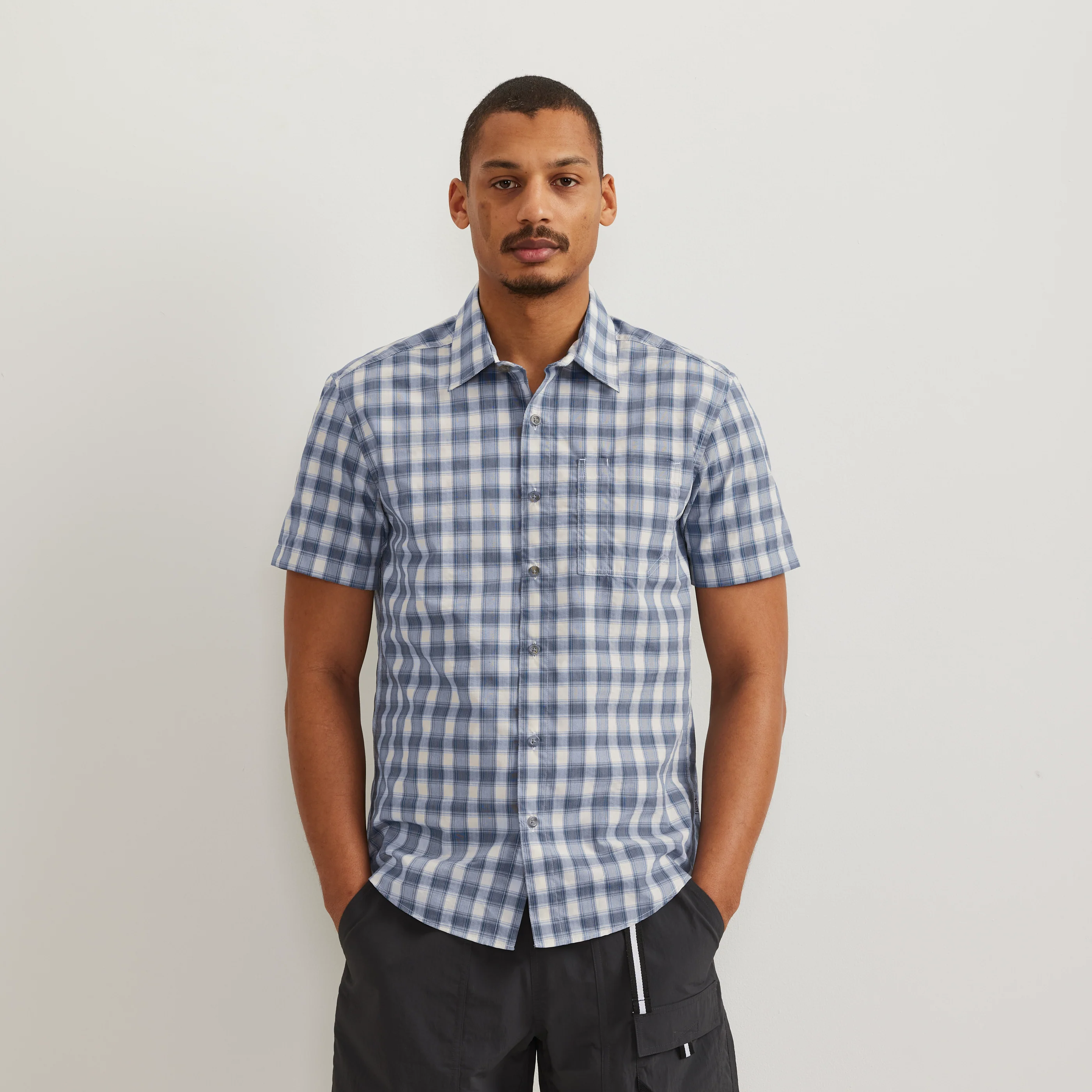 Men's Short-Sleeve Pack It 3.0 Seersucker Shirt - Image 3