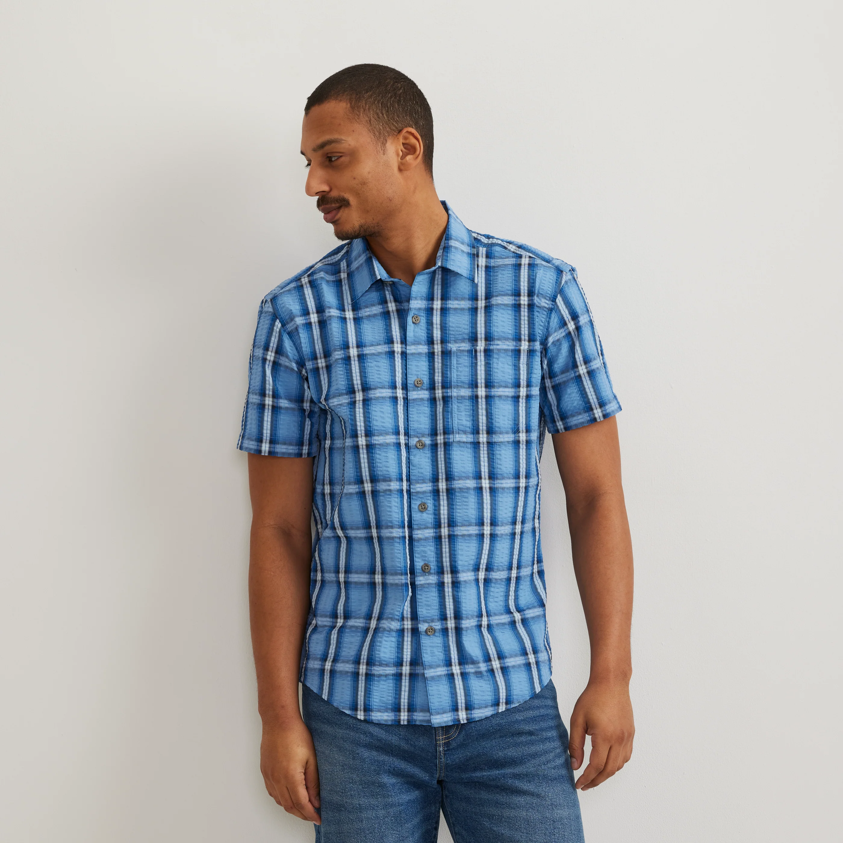 Men's Short-Sleeve Pack It 3.0 Seersucker Shirt - Image 4