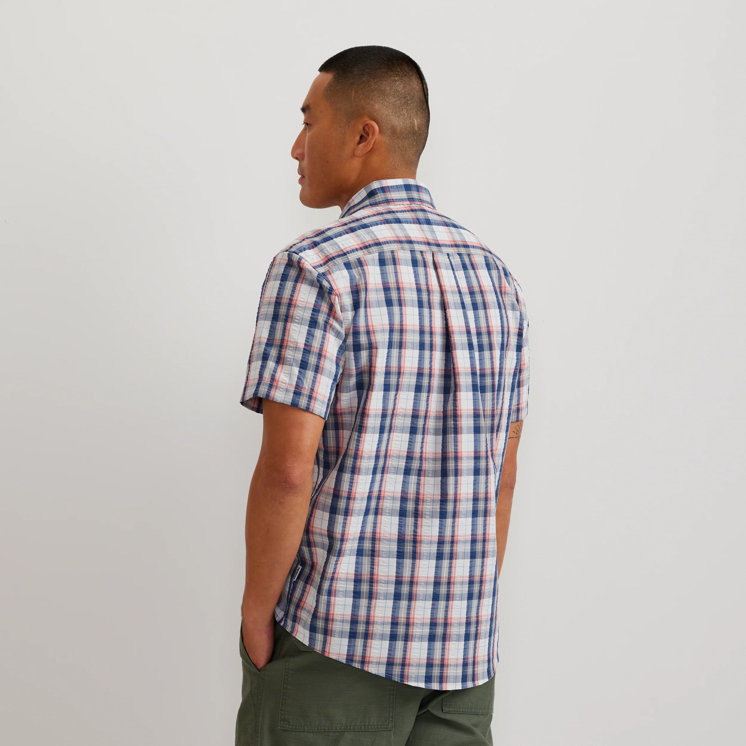 Men's Short-Sleeve Pack It 3.0 Seersucker Shirt - Image 7